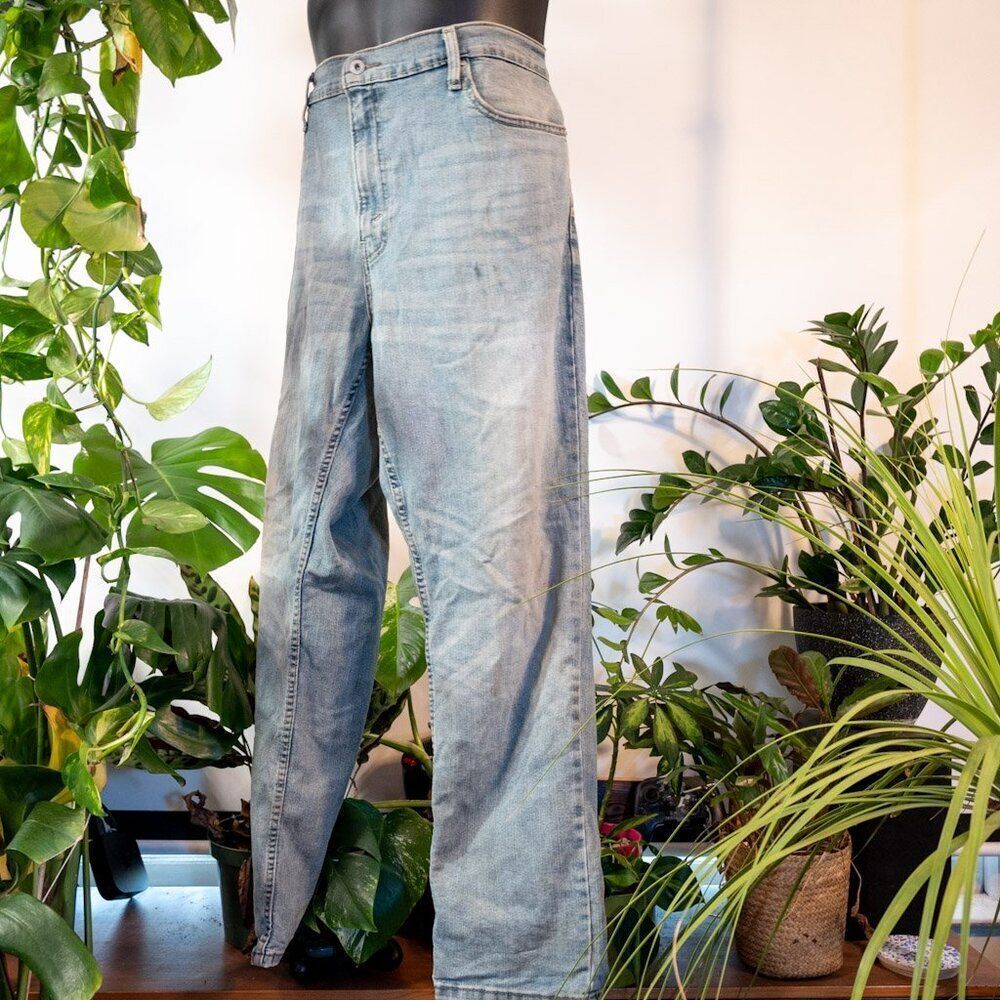 Levi Strauss Distressed Denim Jeans, Light Blue, 40 x 30 - Picture 11 of 11